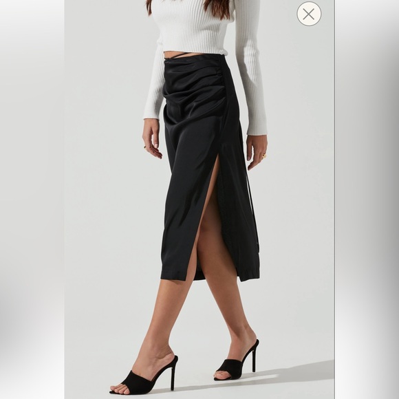 New ASTR The Label Hi Slit Ruched Skirt